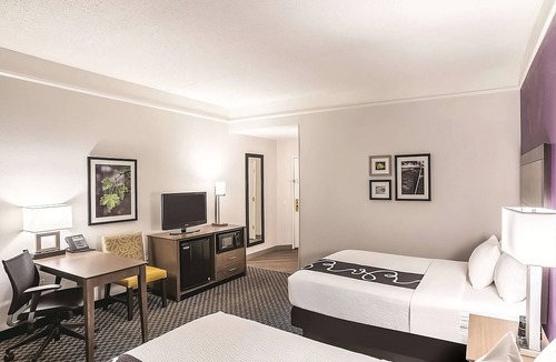 Woodlands Village House | Dive Into Your Dream Vacation! Outdoor Pool, Free Parking, Free Breakfast