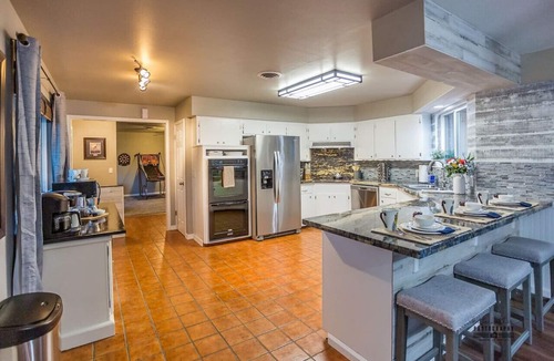 Redding House | Dog Friendly Canopy Lit Pool 2 Masters w/Kings