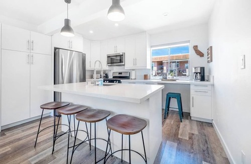 San Clemente House | Dog-friendly duplex with washer/dryer, two full kitchens, & large backyard