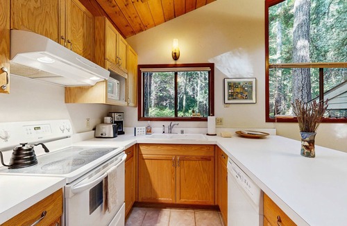 Sea Ranch House | Dog-friendly forest retreat among redwoods, walk to Hot Spot & Gualala River