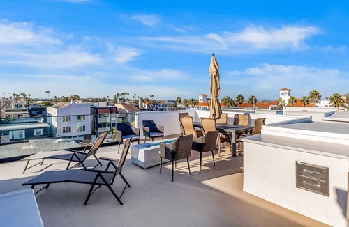 Sunset Beach House | Dog-friendly home with great rooftop terrace & sunset views - steps to the beach