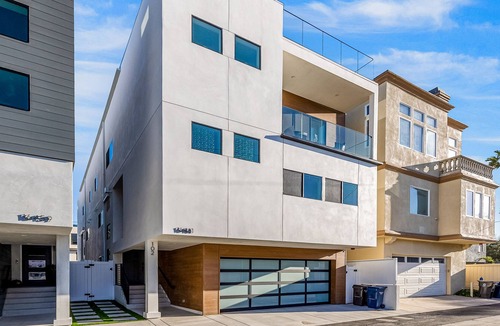 Sunset Beach House | Dog-friendly home with great rooftop terrace & sunset views - steps to the beach