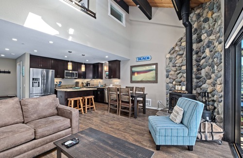 Truckee Condo | Donner Vista | Lakefront Condo with Boat Slip and Sandy Beach