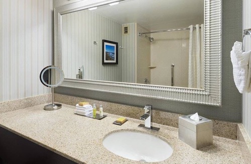 Carmel Valley Hotel | DoubleTree by Hilton Hotel San Diego - Del Mar 1 King 2 Room Pool View Suite with Sofabed