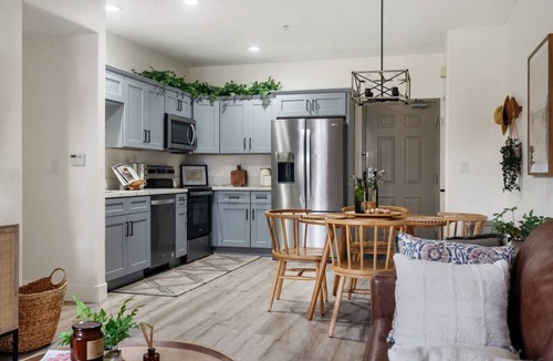 Downtown San Diego House | *Down Town Condo with Gym, Pool, BBQ, Jacuzzi*