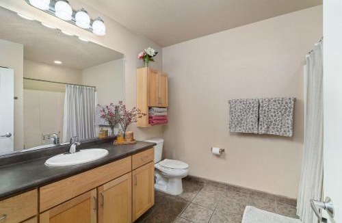 East Village Apartment | Downtown Cozy Suit with Free Parking Walk to Convention Center and Petco Park
