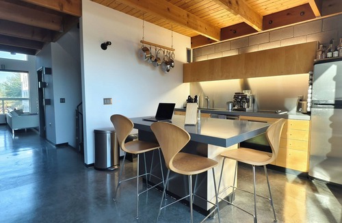 Garfield House | Downtown Modern Loft Steps from Roosevelt Row-Smart Living, Garage, Pool & Yard