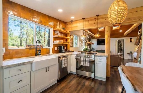 Mountain Club Cabin | Downtown Pine Lodge with Bunkhouse and Hot Tub Great for Family, Friends & Pets!