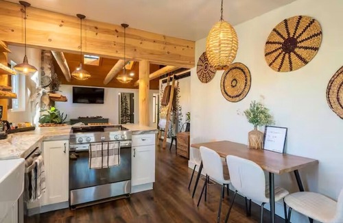 Mountain Club Cabin | Downtown Pine Lodge with Bunkhouse and Hot Tub Great for Family, Friends & Pets!