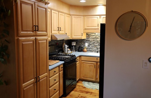 Crestline Cabin | Dreamy Cabin Escape in the Trees l Hot Tub + Tree Swings Near Lake Gregory
