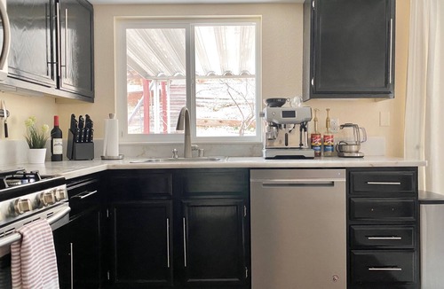 Northwest Reno House | DT Reno - Classy Vacation Home w Backyard Patio