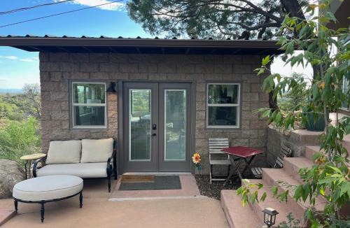 Prescott Apartment | Eagles Nest Casita Luxury king memory foam bed feather pillows & duvet Amazing views, private balcony, Great location & Dog friendly