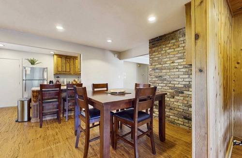 Stateline House | Edgewood Retreat - Hot Tub, Golf Course Views & Walk to Stateline