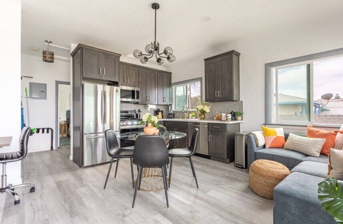 El Segundo Apartment | Elegant 1BR Oceanview Retreat in Manhattan Beach with Parking