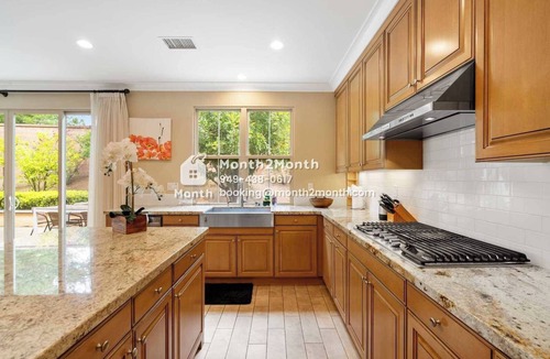 Stonegate House | Elegant 4BR｜Relaxing Patio｜Private Office & Study｜Ideal for Family Life #7572