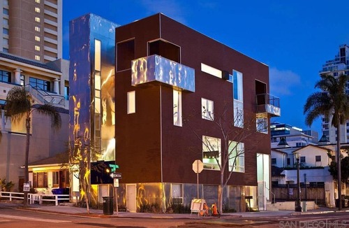 Little Italy House | Elegant 5BR with BBQ Balcony & City Views