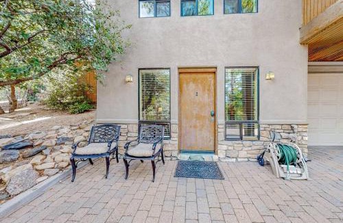 Hidden Valley Ranch House | Elegant Cabin Among the Pines-Views, Near Downtown