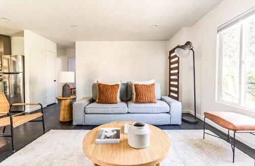 Bixby Knolls House | Elegant Long Beach Getaway - 2 Units & Patio