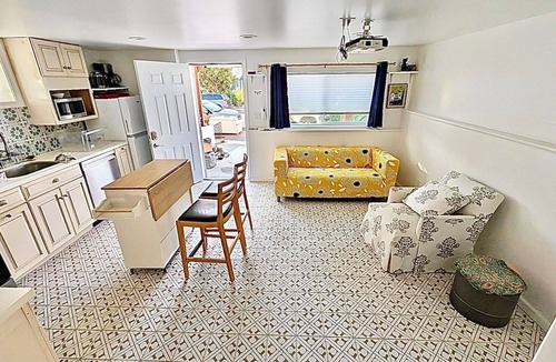 Albany Apartment | Elegant North Berkeley 1-bed/1-bath Apartment just 2 Blocks from upper Solano!