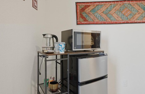 Elk Grove House | Elk Cove Couple's Basecamp home