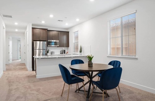 Elk Grove Apartment | Elk Grove Private Guest Suite w/Washer +Queen Bed