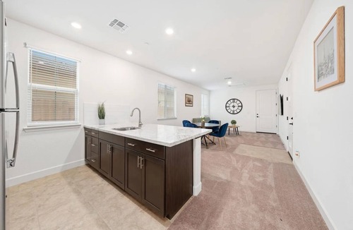 Elk Grove Apartment | Elk Grove Private Guest Suite w/Washer +Queen Bed