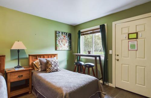 Orick House | Elk Meadow Cabins 13B Bears Den - Single Room
