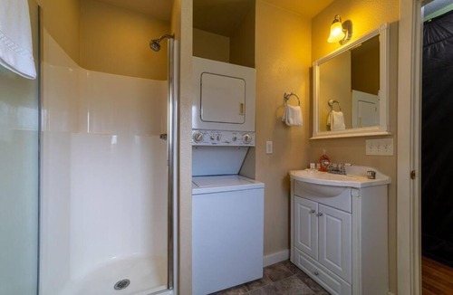 Orick House | Elk Meadow Cabins 15B Lady Bird - Single Room