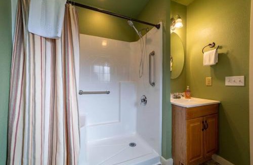 Orick House | Elk Meadow Cabins 19B Johnny Redwood - Single Room