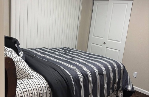 Cirby Side House | Enchanting 2-bedroom house with AC in Roseville