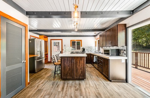 Gualala Cabin | Enchanting cabin with hot tub, full kitchen, & washer/dryer - dog-friendly