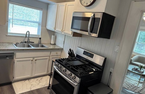Downtown Sacramento House | Enchanting Downtown 2-Bedroom w/Gorgeous Backyard
