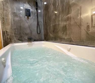Thompson Falls House | Enchanting Rental with Indoor Jacuzzi and Little Terrace in Montana