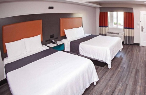 South Gate House | Enjoy a good deal on a comfortable stay in a convenient location