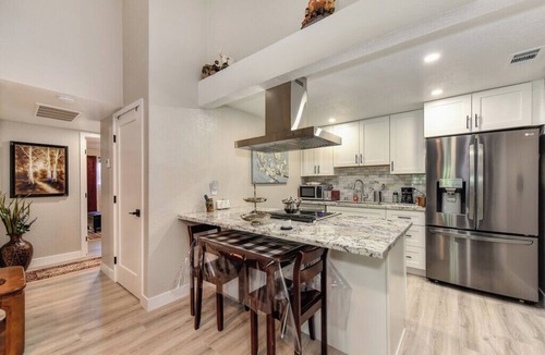 Sacramento House | Enjoy a stylish stay in this newly remodeled Sacramento home