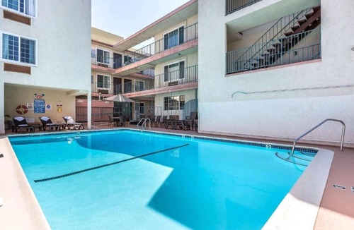 Northeast House | Enjoy cozy, modern accommodations !