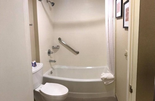 Northeast House | Enjoy cozy, modern accommodations !