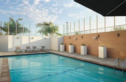 Anaheim Resort House | Enjoy Free Hot Breakfast at our Anaheim Resort steps from Disney