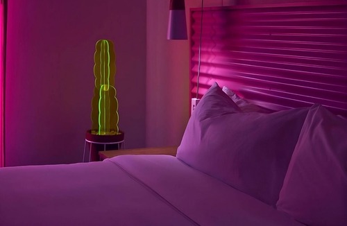 Sonora Sunrise Hotel | Enjoy the Beauty of Palm Springs! Relax at our 4 Pool View Units!