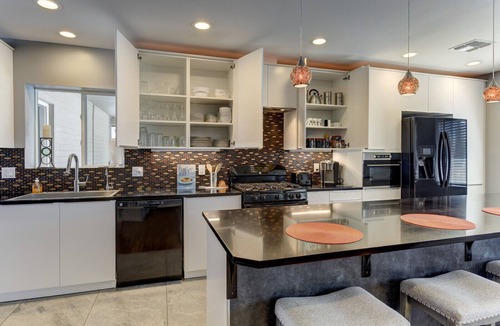Village Grove House | Entertainers delight .Room and FUN for everyone