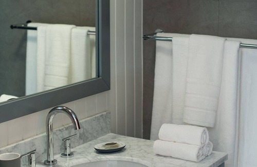 Old Las Palmas Hotel | Entire Boutique Hotel | Sleeps 38, Resort Pool, Walk to Downtown | The Weekend