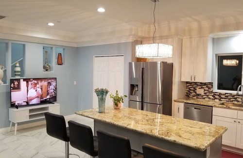 Midway City House | Entire Cozy Home with Enclosed Entertaining Patio Near Disneyland