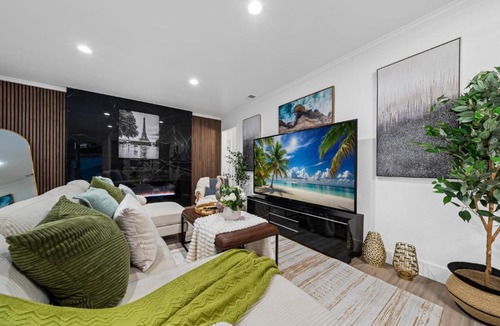 El Cajon House | Entire Private House with King Bed, 80 TV, Gated Yard, Ranch Style, 4 Bedrooms 2 Bathrooms, Available Now
