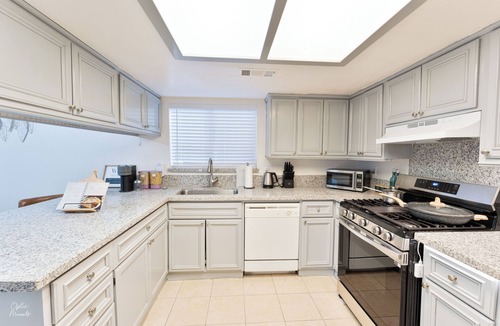 Pumpkin Center House | Entire SW 3bedroom 2.5bath house with Kingsize bed Bakersfield family-friendly