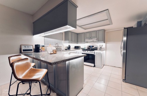 Pumpkin Center House | Entire SW 3bedroom 2.5bath house with Kingsize bed Bakersfield family-friendly