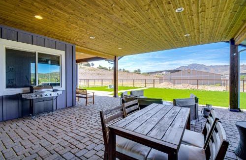Williamson House | Equine-Friendly Stay: Horse Stable Access, Hot Tub