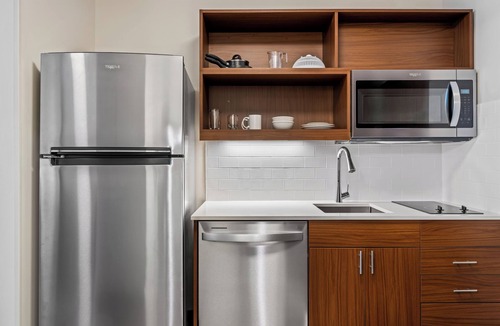 Ontario Hotel | Everhome Suites Ontario Airport