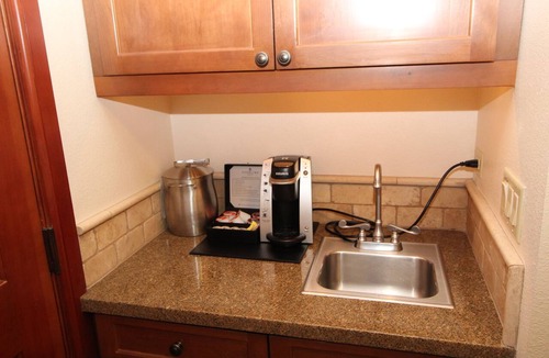 Olympic Valley Condo | Everline Resort & Spa: Valley View 2Q Rm. Ski, skate, golf, pools, spa, tennis
