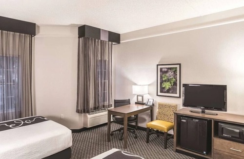 Woodlands Village House | Everything You Need For The Perfect Vacation! 3 Great Units, Free Parking