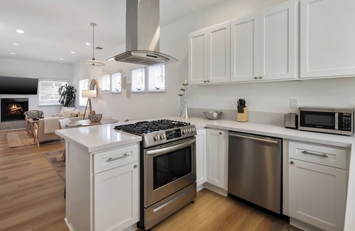 Clarkdale Apartment | Exclusive 2BD 3BA with Balcony